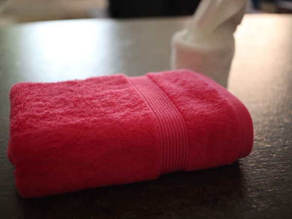 Magenta wavy pattern face towel (rose pink)